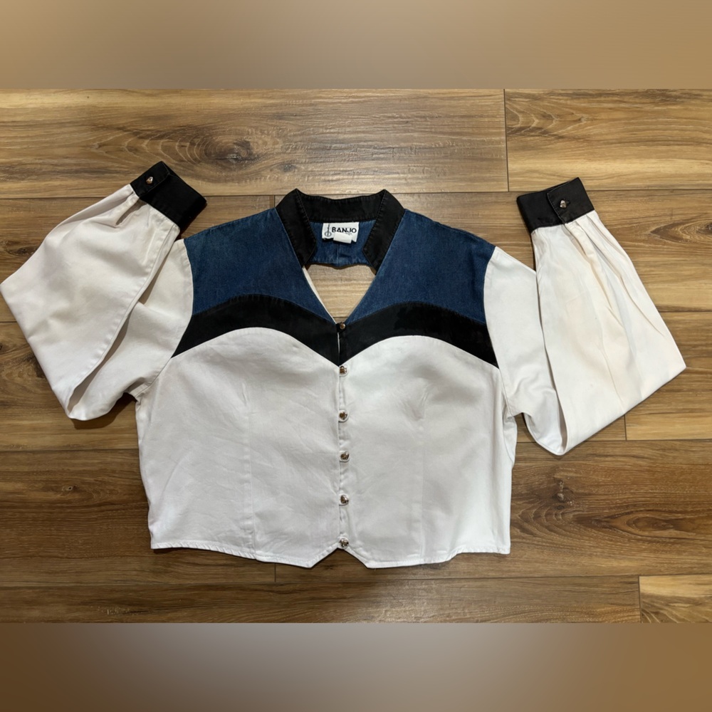 Women’s very nice country western shirt, size X-Large